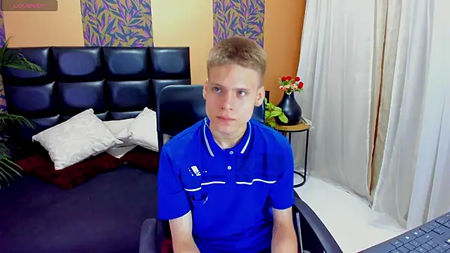 blondie lover69 online show from February 18, 2025, 7:41 pm