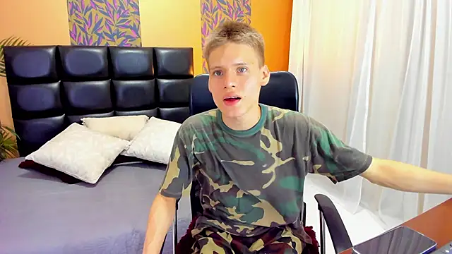 blondie lover69 online show from February 23, 2025, 8:11 pm