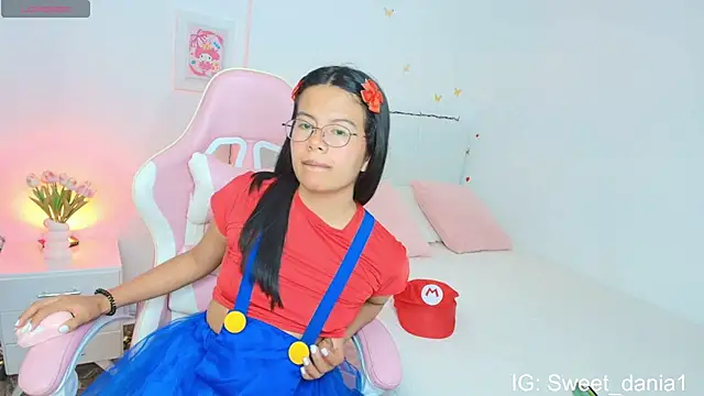 sweet dania  online show from October 11, 2025, 4:33 am