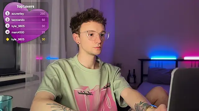 Snapshot of Calvin_Polanski chatting on January 10, 2025, 10:46 pm Calvin Polanski online show from January 10, 2025, 10:46 pm