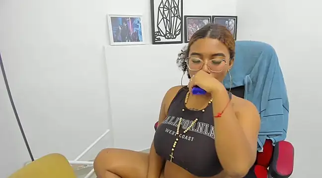 Snapshot of Sofia_Boobs19 chatting on January 14, 2025, 6:45 am Sofia Boobs19 online show from January 14, 2025, 6:45 am