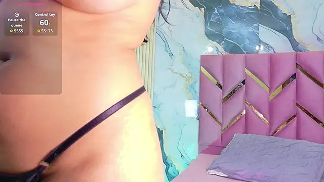 hotiergirl online show from March 4, 2026, 12:33 pm