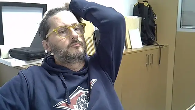 Snapshot of Cellino4 chatting on October 2, 2025, 3:52 pm Cellino4 online show from October 2, 2025, 3:52 pm