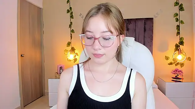 Dahlia Rousse online show from September 27, 2025, 8:36 pm