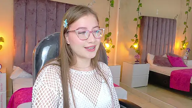 Dahlia Rousse online show from February 19, 2026, 6:31 am