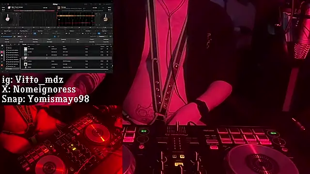 Snapshot of vittote chatting on February 14, 2025, 2:44 pm vittote online show from February 14, 2025, 2:44 pm