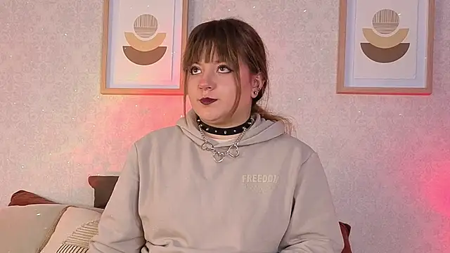 Snapshot of Veronica_simons chatting on October 10, 2025, 9:03 pm Veronica simons online show from October 10, 2025, 9:03 pm