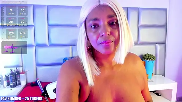 LovelyNickii online show from November 23, 2025, 1:22 pm