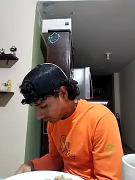 Snapshot of Saweetieyblacksnake chatting on October 17, 2025, 5:10 am Saweetieyblacksnake online show from October 17, 2025, 5:10 am