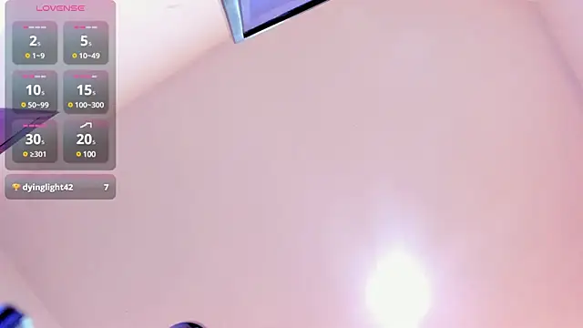 Snapshot of Elise-Leyton chatting on February 1, 2025, 10:44 pm Elise-Leyton online show from February 1, 2025, 10:44 pm