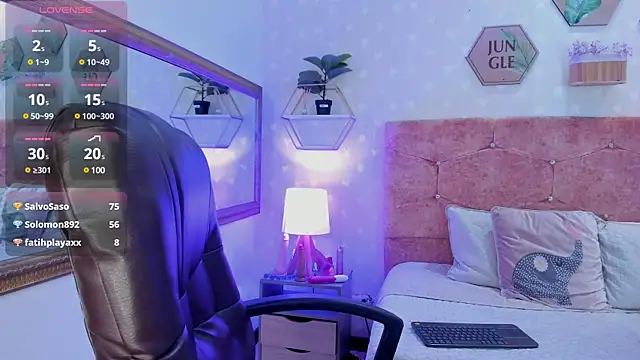 Snapshot of Elise-Leyton chatting on February 5, 2025, 10:22 pm Elise-Leyton online show from February 5, 2025, 10:22 pm