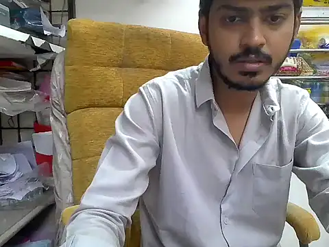 cute modell online show from November 14, 2025, 12:15 pm