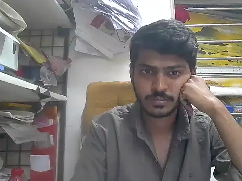 cute modell online show from February 24, 2026, 12:25 pm