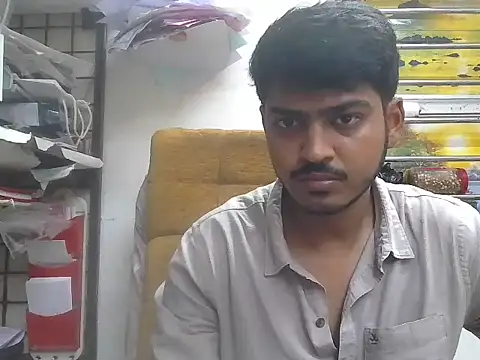 cute modell online show from May 18, 2026, 1:17 pm