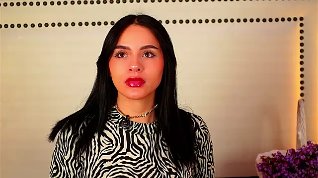 Snapshot of AliceSaylor chatting on November 9, 2025, 9:24 pm AliceSaylor online show from November 9, 2025, 9:24 pm