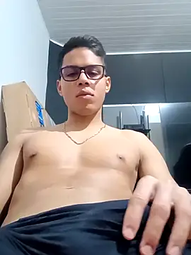 Snapshot of HornyTiger744 chatting on February 5, 2026, 12:37 am HornyTiger744 online show from February 5, 2026, 12:37 am