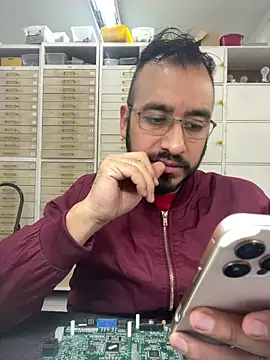 Snapshot of leonardohot1987 chatting on March 13, 2025, 5:50 pm leonardohot1987 online show from March 13, 2025, 5:50 pm