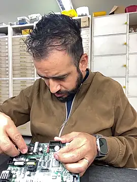 leonardohot1987 online show from April 9, 2026, 5:40 pm