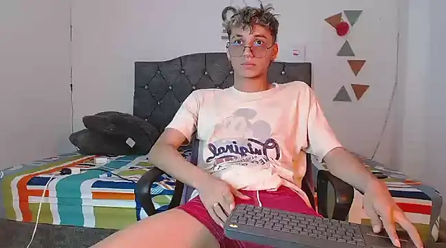 Snapshot of andrew_willyams chatting on February 19, 2025, 6:32 pm andrew willyams online show from February 19, 2025, 6:32 pm