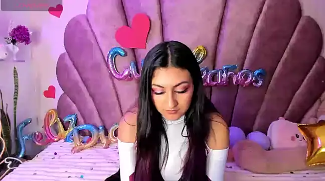 Snapshot of sweetfoxy_17 chatting on February 25, 2025, 9:13 pm sweetfoxy 17 online show from February 25, 2025, 9:13 pm