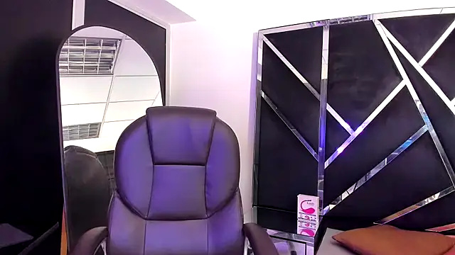 Salmaportman69 online show from October 21, 2025, 3:29 am