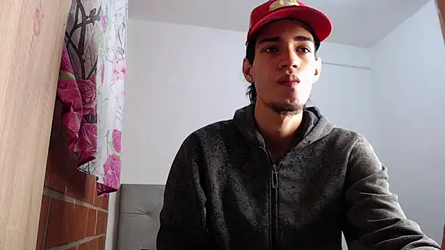 Snapshot of Alejandro_bigdick_x chatting on February 2, 2025, 7:20 am Alejandro bigdick x online show from February 2, 2025, 7:20 am
