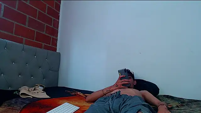 Snapshot of Alejandro_bigdick_x chatting on February 14, 2025, 1:40 pm Alejandro bigdick x online show from February 14, 2025, 1:40 pm