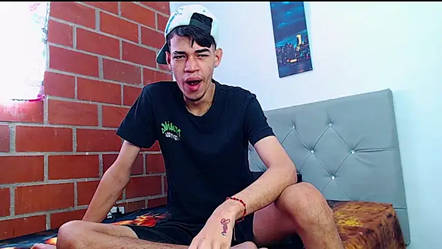 Snapshot of Alejandro_bigdick_x chatting on March 3, 2025, 2:59 pm Alejandro bigdick x online show from March 3, 2025, 2:59 pm