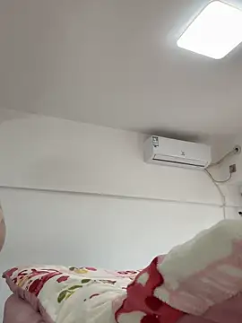 Snapshot of Hey-Cute chatting on November 16, 2025, 12:27 am Hey-Cute online show from November 16, 2025, 12:27 am