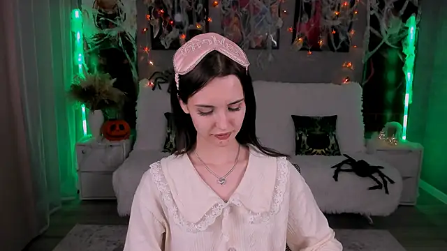 Snapshot of SamanthaaaWalker chatting on October 8, 2025, 8:28 pm SamanthaaaWalker online show from October 8, 2025, 8:28 pm