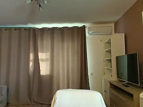 Snapshot of VixenVibesX chatting on January 24, 2025, 8:13 am VixenVibesX online show from January 24, 2025, 8:13 am