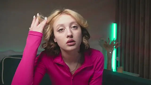 Snapshot of milasmiu chatting on February 12, 2025, 3:05 pm milasmiu online show from February 12, 2025, 3:05 pm