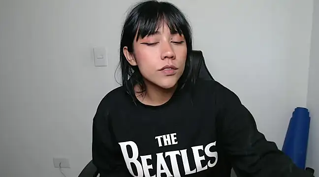 Snapshot of juli_love11 chatting on January 23, 2025, 10:33 pm juli love11 online show from January 23, 2025, 10:33 pm