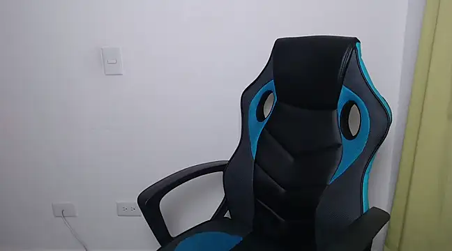 Snapshot of juli_love11 chatting on February 14, 2025, 2:50 am juli love11 online show from February 14, 2025, 2:50 am