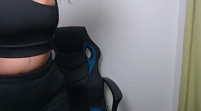 Snapshot of juli_love11 chatting on February 20, 2025, 12:08 am juli love11 online show from February 20, 2025, 12:08 am