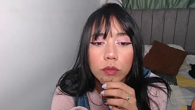 Snapshot of juli_love11 chatting on September 19, 2025, 12:34 am juli love11 online show from September 19, 2025, 12:34 am