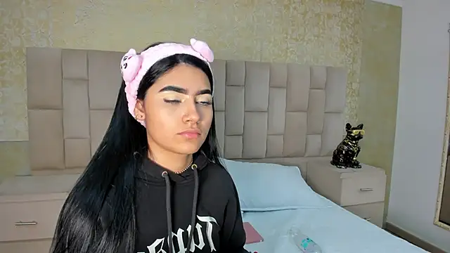 Snapshot of BellaaStorm chatting on September 25, 2025, 1:04 pm BellaaStorm online show from September 25, 2025, 1:04 pm
