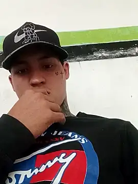 Snapshot of Briangalleta chatting on September 17, 2025, 3:57 pm Briangalleta online show from September 17, 2025, 3:57 pm