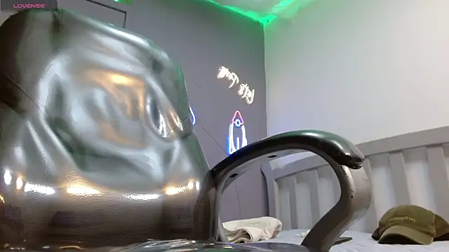 Snapshot of HarolddXL chatting on February 7, 2025, 12:39 pm HarolddXL online show from February 7, 2025, 12:39 pm