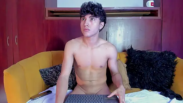 ZaneeCross online show from January 12, 2025, 5:01 pm
