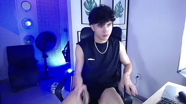 ZaneeCross online show from January 28, 2025, 7:32 pm