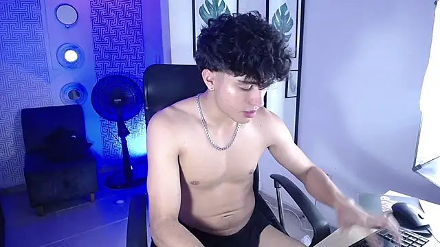ZaneeCross online show from January 28, 2025, 10:34 pm