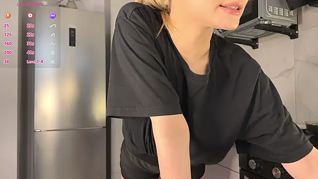 Snapshot of dontouchmyass chatting on November 15, 2025, 2:35 pm dontouchmyass online show from November 15, 2025, 2:35 pm