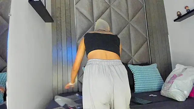 SabrinaSpell  online show from September 13, 2025, 11:43 am