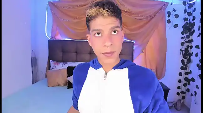 Snapshot of Ethan_Boyy chatting on February 28, 2025, 10:28 pm Ethan Boyy online show from February 28, 2025, 10:28 pm