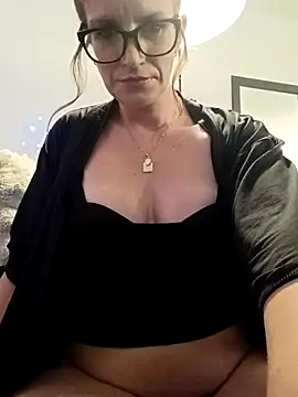 F0xLeigh online show from November 27, 2025, 4:31 pm