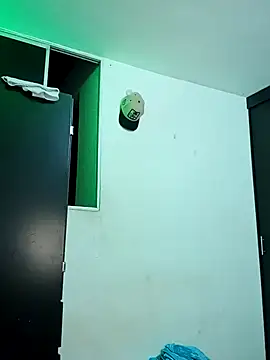 Snapshot of Latinos_2001 chatting on January 25, 2025, 3:09 am Latinos 2001 online show from January 25, 2025, 3:09 am