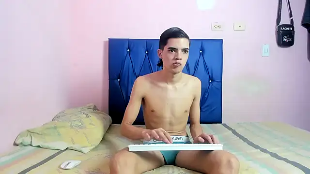 Latinos 2001 online show from December 16, 2025, 3:50 pm