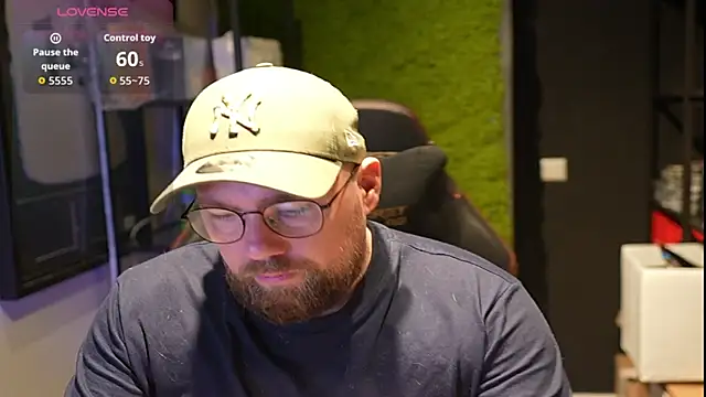 Snapshot of justinitt chatting on October 16, 2025, 8:59 am justinitt online show from October 16, 2025, 8:59 am