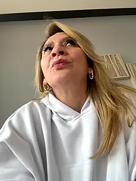 AtheneaRusell online show from September 28, 2025, 5:40 pm